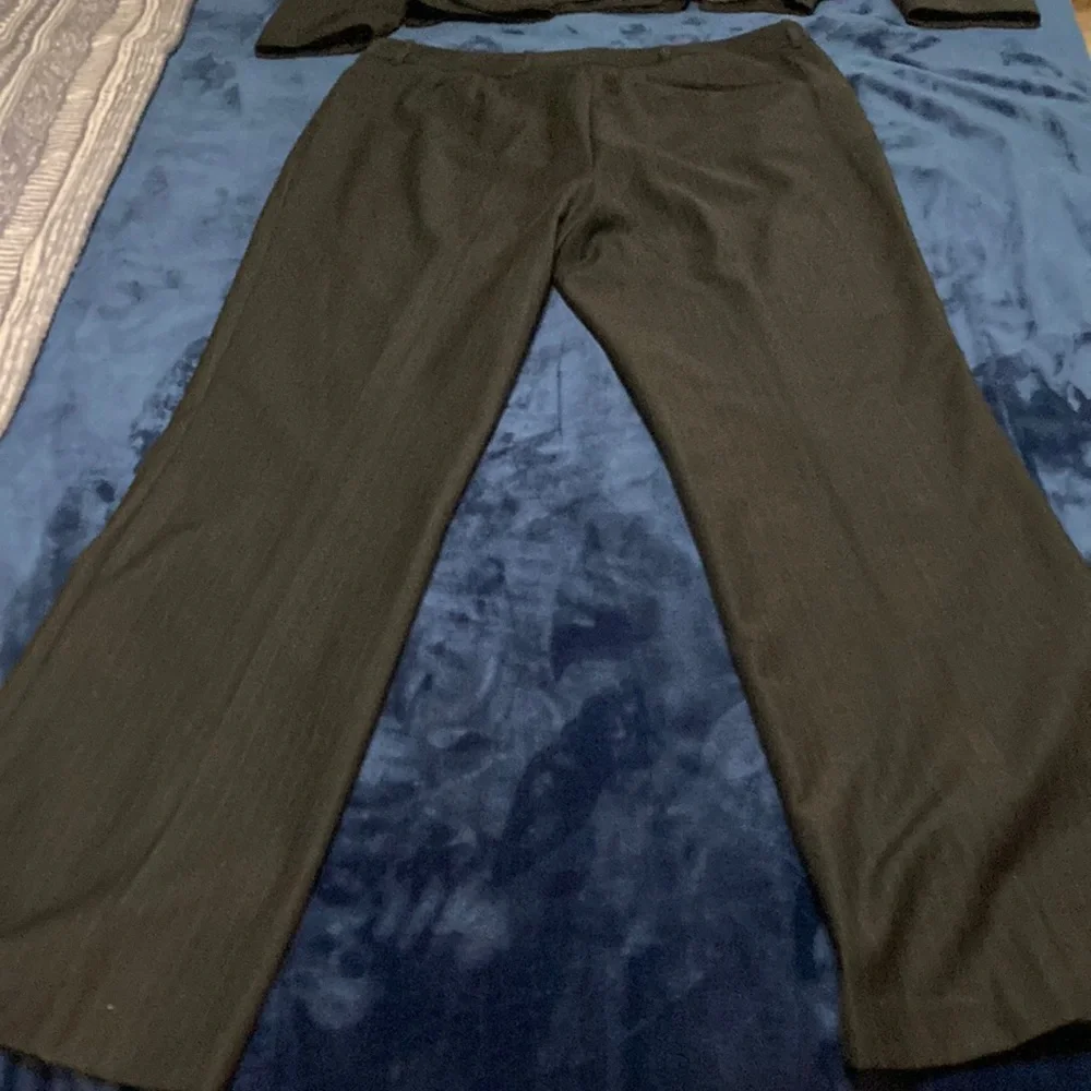 Beautiful Calvin Klein pinstripe suit - Picture 13 of 13